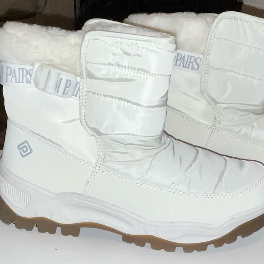 DREAM PAIRS WOMEN'S WINTER SNOW BOOTS SIZE 8 BRAND NEW